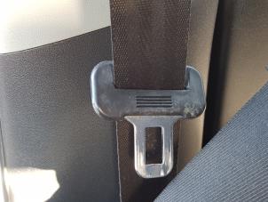Usados Tensor de cinturón de seguridad derecha Hyundai i20 1.2i 16V Precio € 74,99 Norma de margen ofrecido por Autodemontage Aandijk