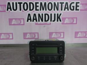 Usados Reproductor de CD y radio Volkswagen Touran (1T1/T2) 1.6 Precio de solicitud ofrecido por Autodemontage Aandijk