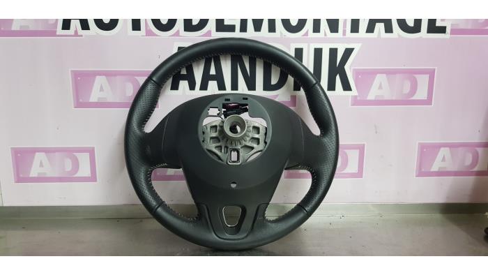 Steering wheel from a Renault Megane III Berline (BZ) 1.5 dCi 110 2013