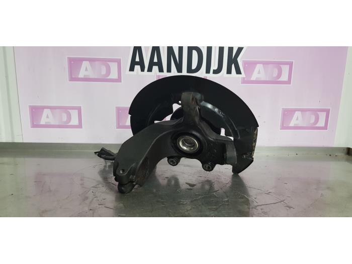 Knuckle, front right from a Volvo V50 (MW) 1.6 D 16V 2007
