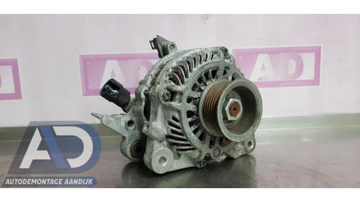 Dynamo van een Honda Civic (FK/FN) 1.8i VTEC 16V 2008