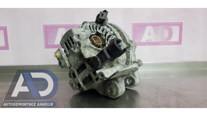Dynamo van een Honda Civic (FK/FN) 1.8i VTEC 16V 2008
