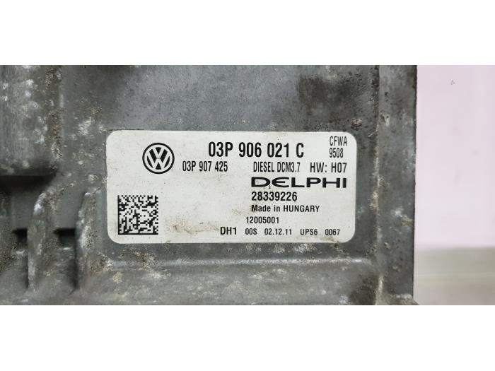 Ordenador de gestión de motor de un Volkswagen Polo V (6R) 1.2 TDI 12V BlueMotion 2012