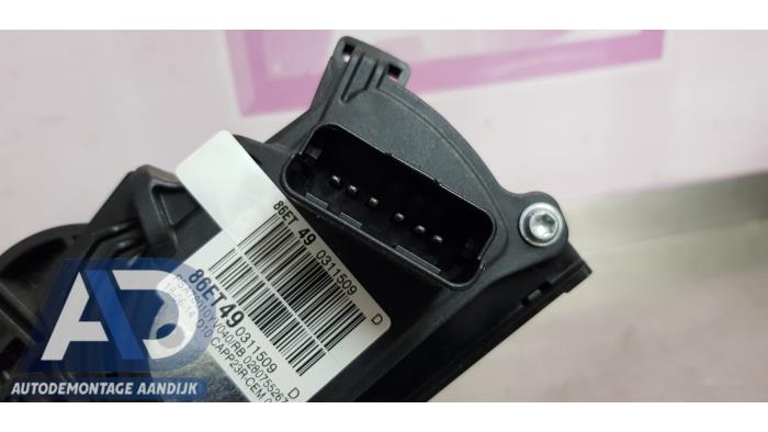 Gaspedalsensor från en Peugeot 108 1.2 VTi 12V 2015