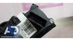 Gaspedalsensor från en Peugeot 108 1.2 VTi 12V 2015