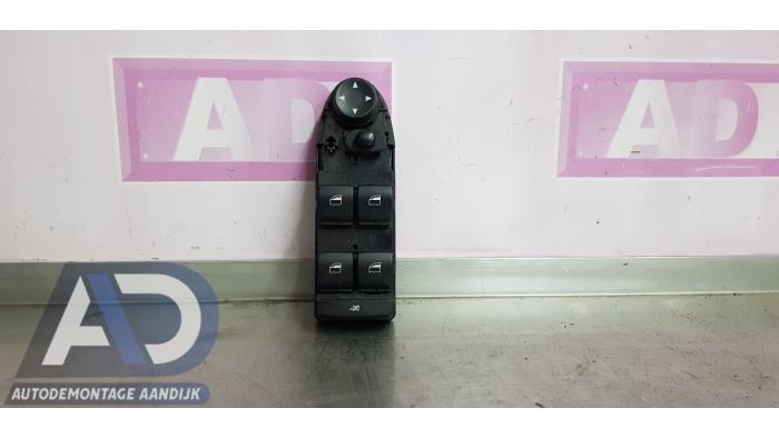 Używane Przelacznik combi okienny BMW 1 serie (E87/87N) 118d 16V Cena € 34,99 Procedura marży oferowane przez Autodemontage Aandijk