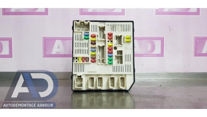 Fuse box Renault Megane III Berline 1.5 dCi 110 - 284B60168R RENAULT