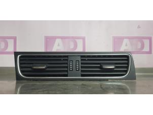 Używane Kratka wentylacyjna deski rozdzielczej Audi A4 (B8) 2.0 TDI 16V Cena € 39,99 Procedura marży oferowane przez Autodemontage Aandijk
