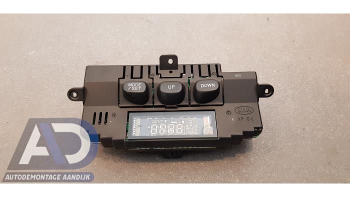 Begagnade Innerdisplay Kia Sorento I (JC) 2.5 CRDi 16V VGT Pris € 40,00 Marginaltabell erbjuds av Autodemontage Aandijk