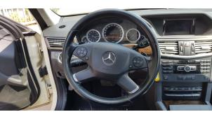 Usados Volante Mercedes E (W212) E-200 CDI 16V BlueEfficiency,BlueTEC Precio € 99,99 Norma de margen ofrecido por Autodemontage Aandijk