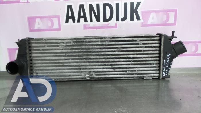 Usados Intercooler Renault Trafic New (FL) 2.0 dCi 16V 115 Precio € 39,99 Norma de margen ofrecido por Autodemontage Aandijk