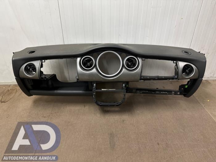 Usados Salpicadero BMW Mini (R50/53) 1.6 16V Cooper Precio € 99,99 Norma de margen ofrecido por Autodemontage Aandijk