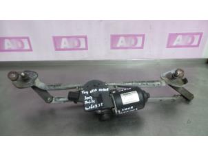 Used Wiper motor + mechanism Toyota Corolla Verso (R10/11) 2.2 D-4D 16V Price on request offered by Autodemontage Aandijk