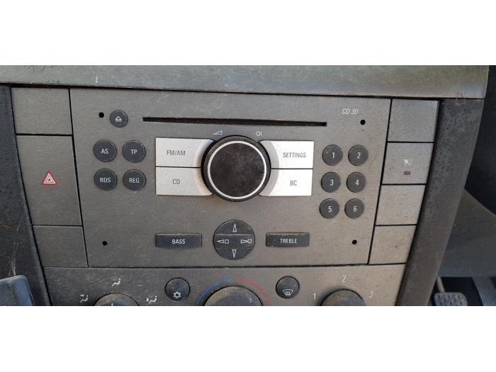 Radio CD Spieler van een Opel Vectra C GTS 1.8 16V 2006