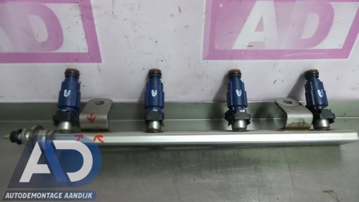Fuel injector nozzle Hyundai i30 1.4 CVVT 16V - 353102B000 G4FA