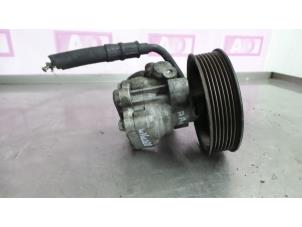 Used Power steering pump Kia Sorento I (JC) 2.5 CRDi 16V VGT Price € 49,99 Margin scheme offered by Autodemontage Aandijk