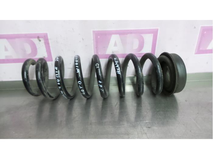 Rear coil spring from a BMW 1 serie (E87/87N) 118d 16V 2010
