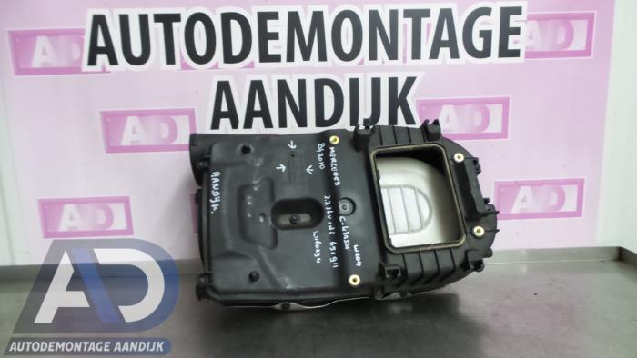 Begagnade Luftfilterhus Mercedes C (W204) 2.2 C-220 CDI 16V BlueEFFICIENCY Pris € 24,99 Marginaltabell erbjuds av Autodemontage Aandijk