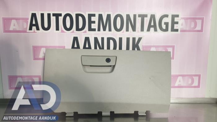 Begagnade Handskfack Chrysler Voyager/Grand Voyager (RT) 2.8 CRD 16V Grand Voyager Pris € 49,99 Marginaltabell erbjuds av Autodemontage Aandijk