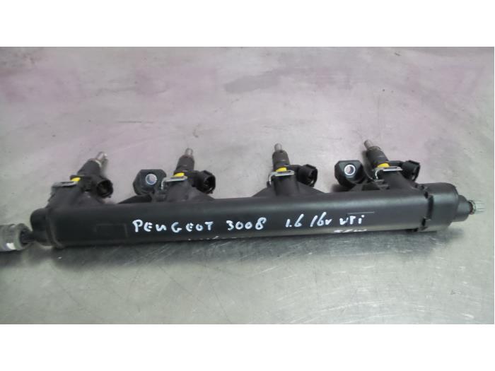 Fuel injector nozzle from a Peugeot 3008 I (0U/HU) 1.6 VTI 16V 2011