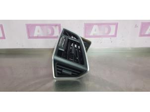 Używane Kratka wentylacyjna deski rozdzielczej Ford C-Max (DXA) 1.6 TDCi 16V Cena € 25,00 Procedura marży oferowane przez Autodemontage Aandijk