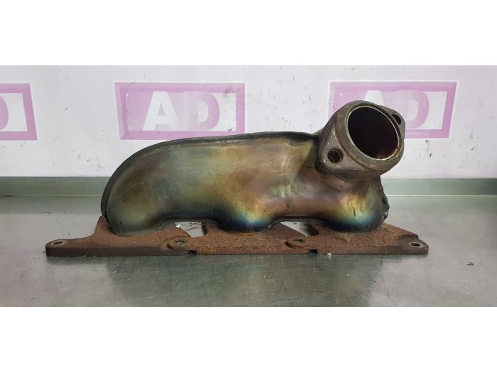 Exhaust manifold from a Mercedes-Benz C (W203) 2.5 C-230 V6 24V 2006