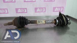 Begagnade Drivaxel, vänster fram Renault Vel Satis (BJ) 2.2 dCi 150 16V Pris € 49,99 Marginaltabell erbjuds av Autodemontage Aandijk