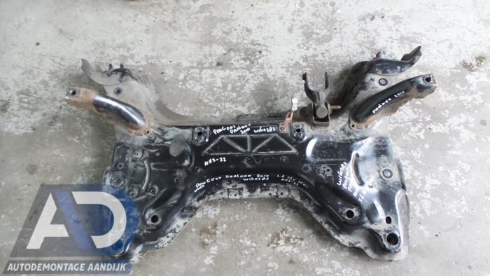 Used Subframe Peugeot Partner Tepee (7A/B/C/D/E/F/G/J/P/S) 1.6 HDI 90 16V Phase 1 Price € 74,99 Margin scheme offered by Autodemontage Aandijk