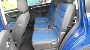 Gebrauchte Sitz hinten Volkswagen Touran (1T1/T2) 1.6 Preis € 49,99 Margenregelung angeboten von Autodemontage Aandijk