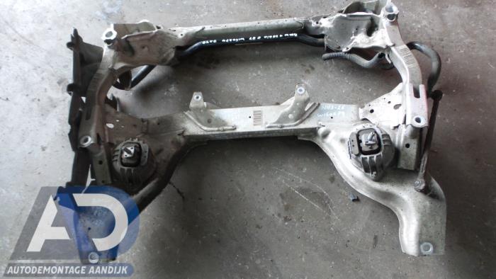 Begagnade Underram BMW 1 serie (E87/87N) 118d 16V Pris € 74,99 Marginaltabell erbjuds av Autodemontage Aandijk