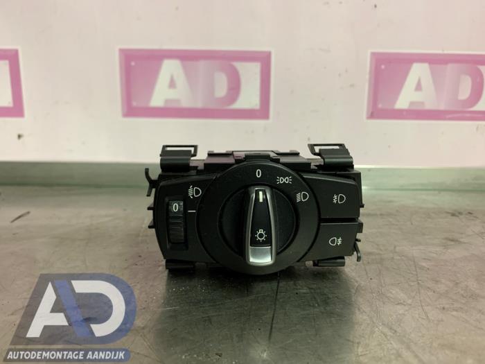 Używane Przelacznik swiatel BMW 3 serie (E90) 320d 16V Cena € 39,99 Procedura marży oferowane przez Autodemontage Aandijk
