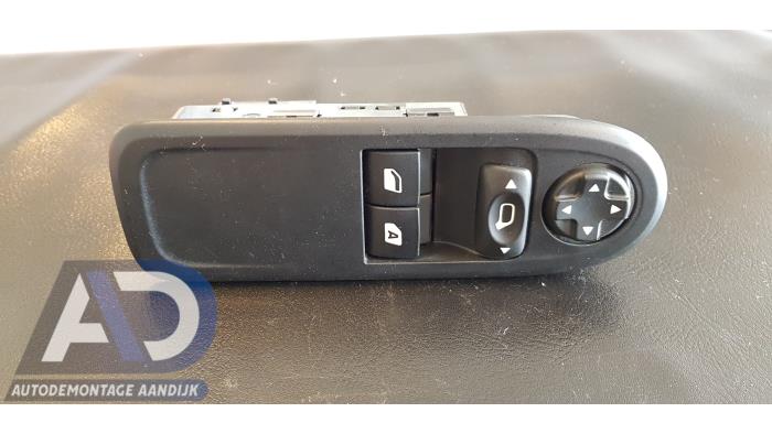 Usados Interruptor combinado de ventanillas Citroen C3 (SC) 1.6 HDi 92 Precio € 24,99 Norma de margen ofrecido por Autodemontage Aandijk
