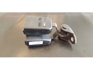 Used Rear seatbelt buckle, left Peugeot 407 SW (6E) 2.0 HDiF 16V Price € 30,00 Margin scheme offered by Autodemontage Aandijk