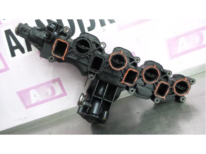 Intake manifold from a Audi A3 Sportback (8PA) 1.6 TDI 16V 2010