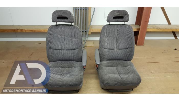 Używane Fotel prawy Dodge Ram Van 2.4i 16V Cena € 99,99 Procedura marży oferowane przez Autodemontage Aandijk