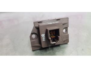 Used Heater resistor Kia Sorento I (JC) 2.5 CRDi 16V VGT Price € 25,00 Margin scheme offered by Autodemontage Aandijk