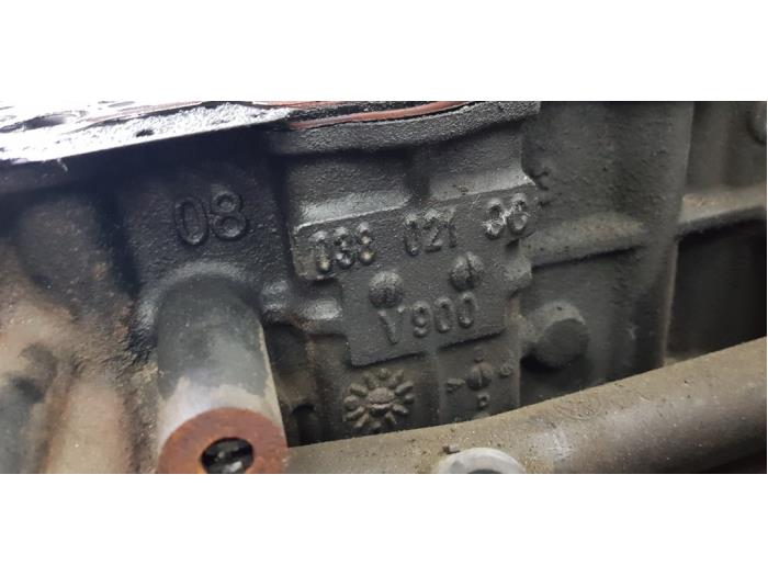 Engine crankcase from a Volkswagen Golf V (1K1) 1.9 TDI 2007