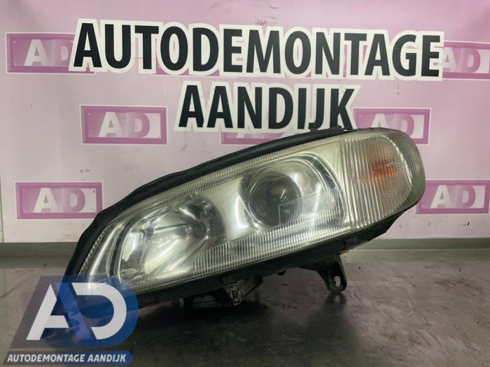 Używane Reflektor lewy Opel Omega B (25/26/27) 3.0 V6 24V Cena € 74,99 Procedura marży oferowane przez Autodemontage Aandijk