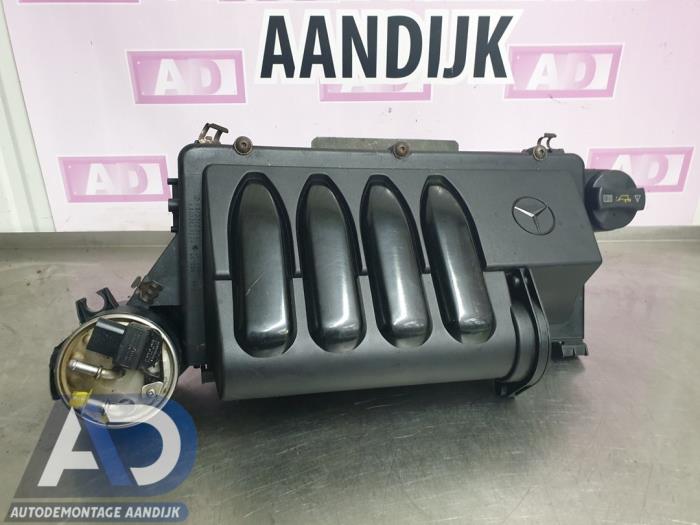 Begagnade Luftfilterhus Mercedes B (W245) 2.0 B-180 CDI 16V Pris € 34,99 Marginaltabell erbjuds av Autodemontage Aandijk