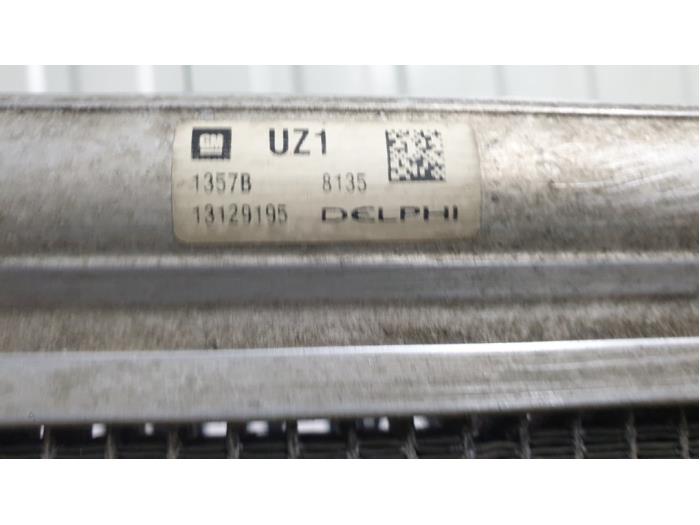 Radiador de aire acondicionado de un Opel Zafira (M75) 1.9 CDTI 2008