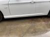 Side skirt, left from a BMW 3 serie (E90) 320d 16V Corporate Lease 2011