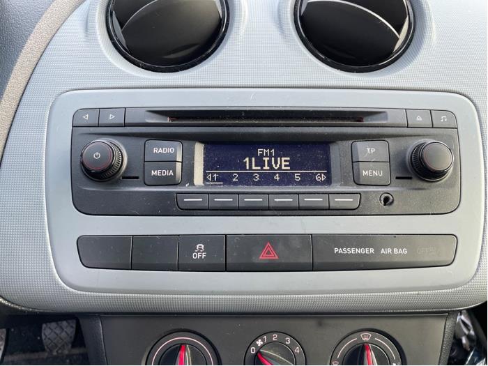 Radio/Lecteur CD d'un Seat Ibiza IV SC (6J1) 1.2 12V 2014