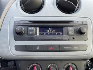Usados Reproductor de CD y radio Seat Ibiza IV SC (6J1) 1.2 12V Precio € 49,99 Norma de margen ofrecido por Autodemontage Aandijk