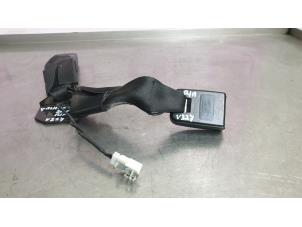 Used Rear seatbelt buckle, right Nissan Qashqai (J10) 1.6 16V Price € 22,99 Margin scheme offered by Autodemontage Aandijk