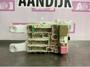 Używane Skrzynka bezpieczników Toyota RAV4 (A3) 2.2 D-4D 16V 4x4 Cena € 74,99 Procedura marży oferowane przez Autodemontage Aandijk
