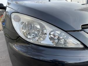 Used Headlight, right Peugeot 307 Break (3E) 1.6 16V Price € 39,99 Margin scheme offered by Autodemontage Aandijk
