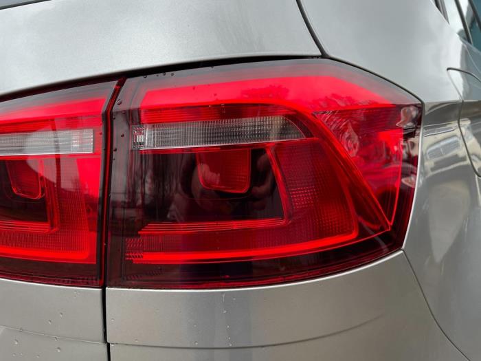 Tylne swiatlo pozycyjne prawe z Volkswagen Golf Sportsvan (AUVS) 2.0 TDI 150 16V 2015