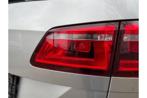 Używane Tylne swiatlo pozycyjne prawe Volkswagen Golf Sportsvan (AUVS) 2.0 TDI 150 16V Cena € 39,99 Procedura marży oferowane przez Autodemontage Aandijk