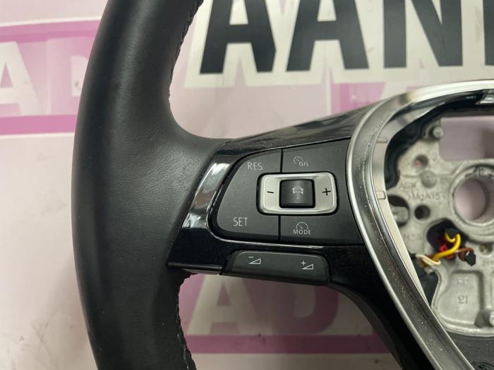 Steering wheel from a Volkswagen Golf Sportsvan (AUVS) 2.0 TDI 150 16V 2015
