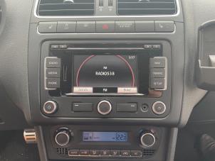 Used Radio CD player Volkswagen Polo V (6R) 1.2 TSI Price € 174,99 Margin scheme offered by Autodemontage Aandijk